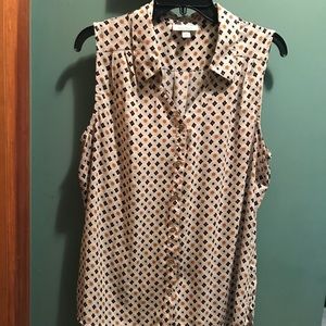 Sleeveless dress shirt